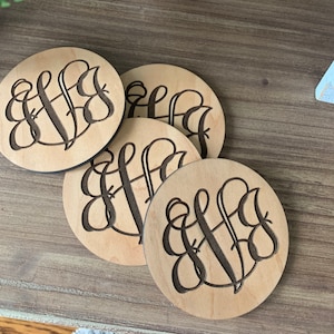 Posavasos personalizado / Grabado / Regalo para él o ella / Regalo de boda / Primer regalo de hogar / Monogram Wood Coaster / Monograma de 3 letras