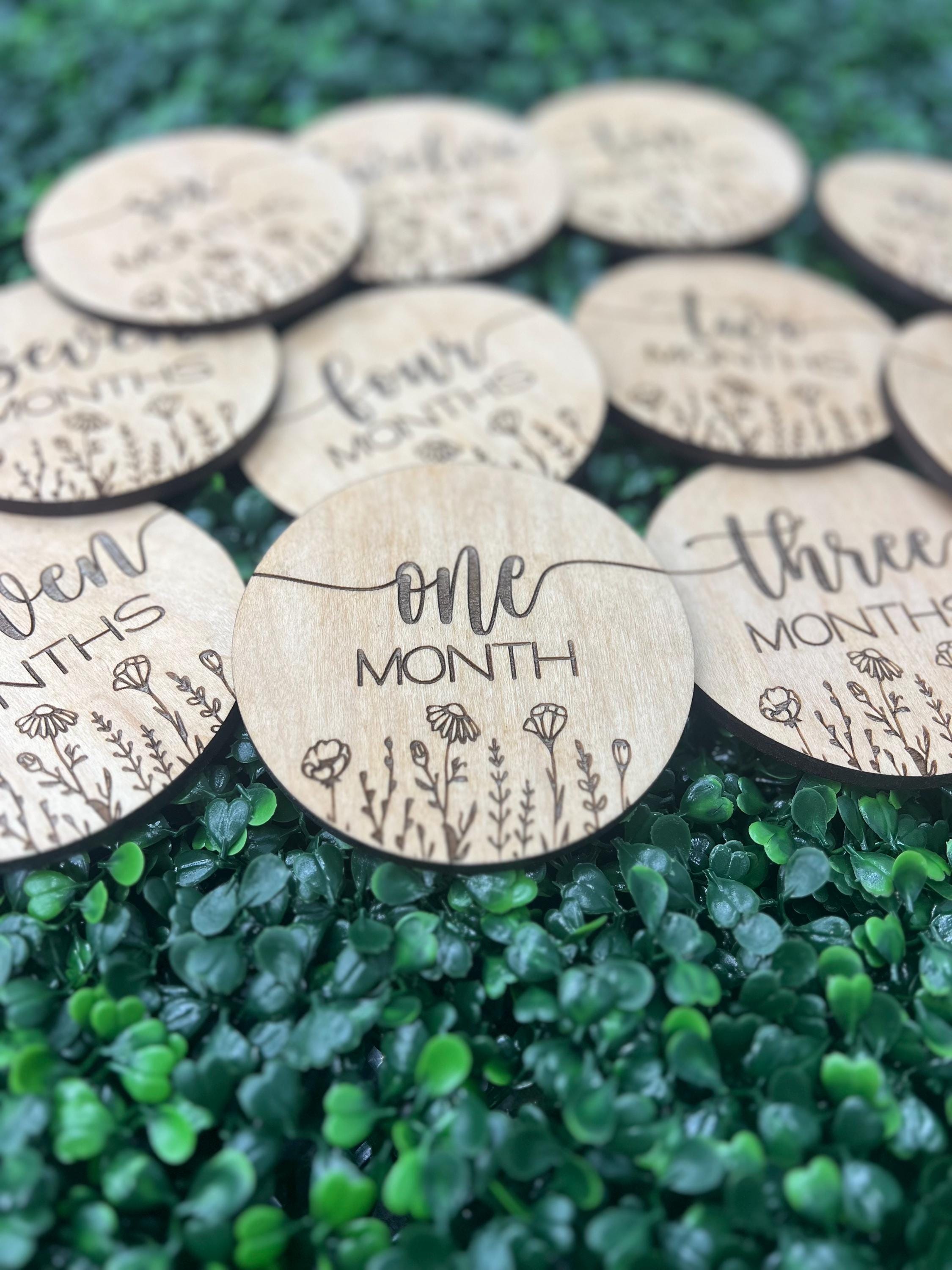 Baby girl Monthly Milestone Markers | Wildflower BabyMilestone Disc | Baby by the Month For Photos | Baby Gift |Baby Milestone Photos |
