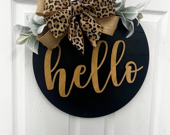 Accroche-porte couronne en bois Hello | Personnalisé | pour accroche-porte toutes saisons pour porte d'entrée | Cadeau | Couronne