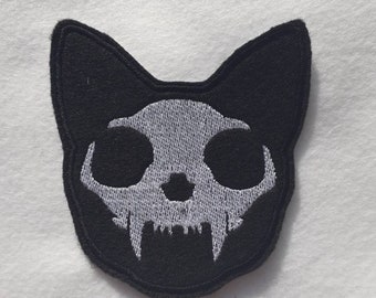 Black and white cat skull. Iron-on/sew on patch. Cat lovers gift. Clothes and bag accessory! Battle jacket. Cat lovers gift embroidered