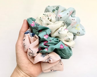 Set de 4 Scrunchies Pack, scrunchies de gasa, juego de scrunchies de primavera, set Chiffon Scrunchies, accesorios para el cabello de flor rosa