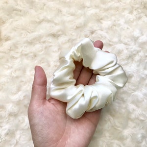 Mulberry Silk Cream Scrunchy, 19 Momme Silk Scrunchies,100% Silk Scrunchies, Silk Satin scrunchies, White Silk Scrunchies