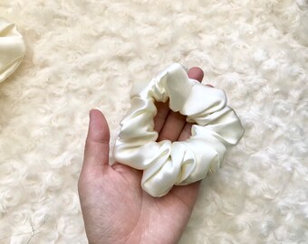 Cream Mulberry Silk Scrunchy, Handmade 19 Momme Silk