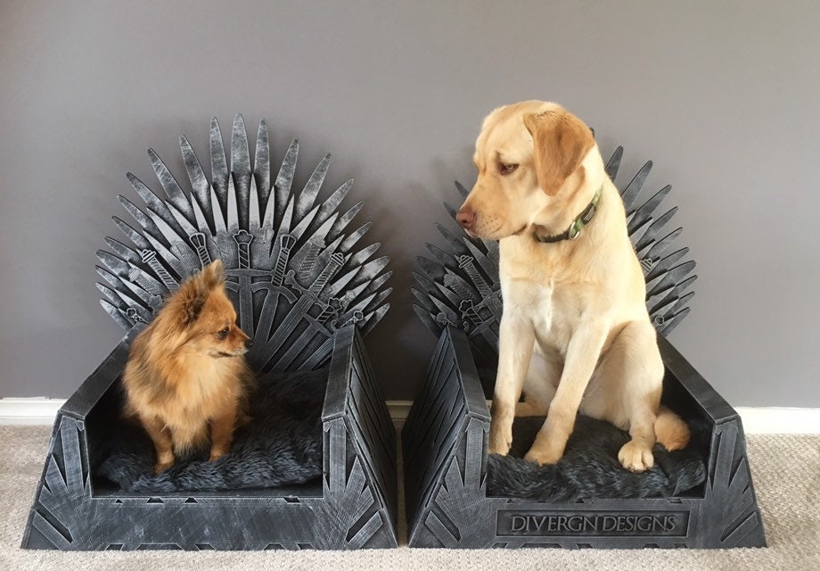 Iron throne dog online