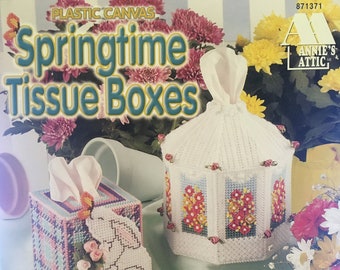 GRATIS plastic canvas patroon boek bij aankoop van Plastic Canvas boek, Springtime Tissue Boxes - 11 Designs in All - GLOEDNIEUWE Vintage boeken!