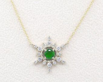 14K Emerald Diamond Snowflake Necklace / Emerald Necklace / Diamond Necklace / Emerald Pendant / Snowflake Necklace / Yellow Gold