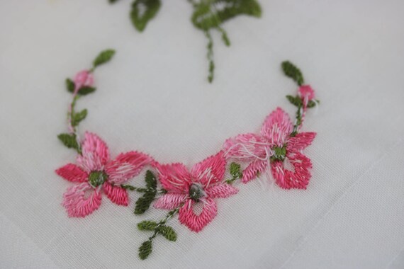 Vintage Embroidered Handkerchief, Pink Floral Han… - image 4