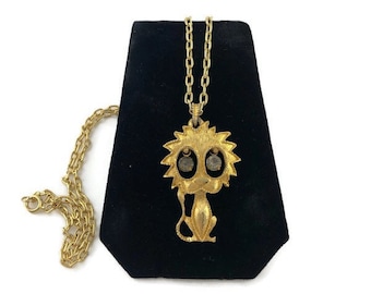 Vintage Gold Tone Lion necklace Pendant