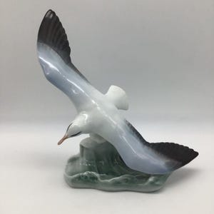 Rosenthal Germany handgemalti Seagull Soaring Over A Wave Figurine
