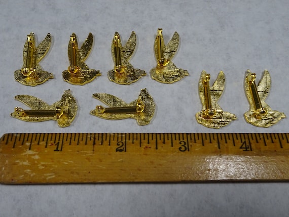 Eight Vintage Bugs Bunny Brooch Hat Pins Lot of 8… - image 3