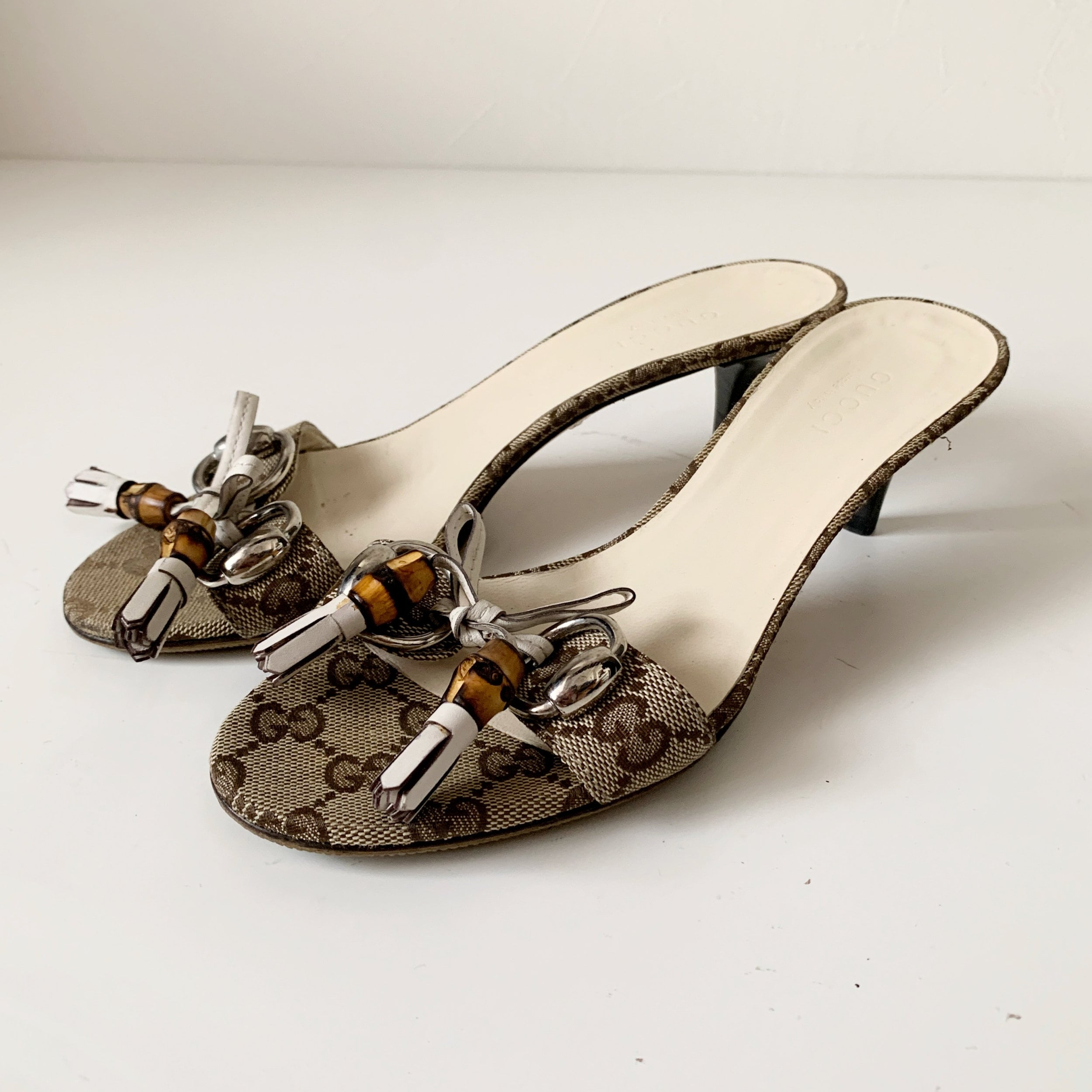 サンダル・ミュール Gucci LOGO EMBROIDERY SANDALS GUCCI Vintage GG Logo Ribbon Mule Sandals - Etsy