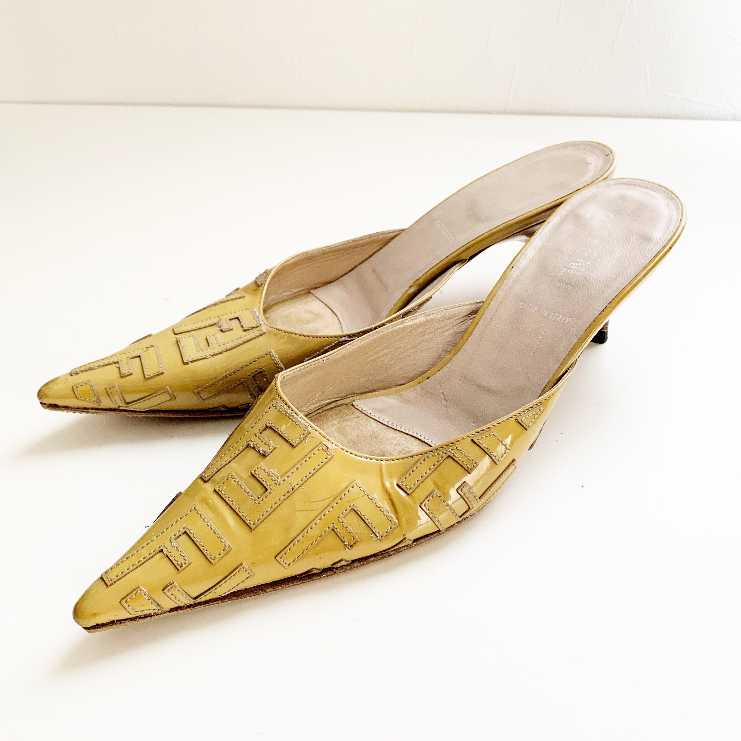 Tamaño del zapato cosido de gamuza fendi, zapatos Louis Vuitton