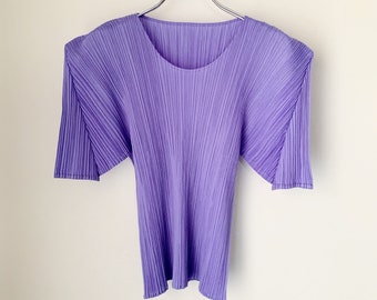 PLEATS PLEASE Issey Miyake short sleeve top