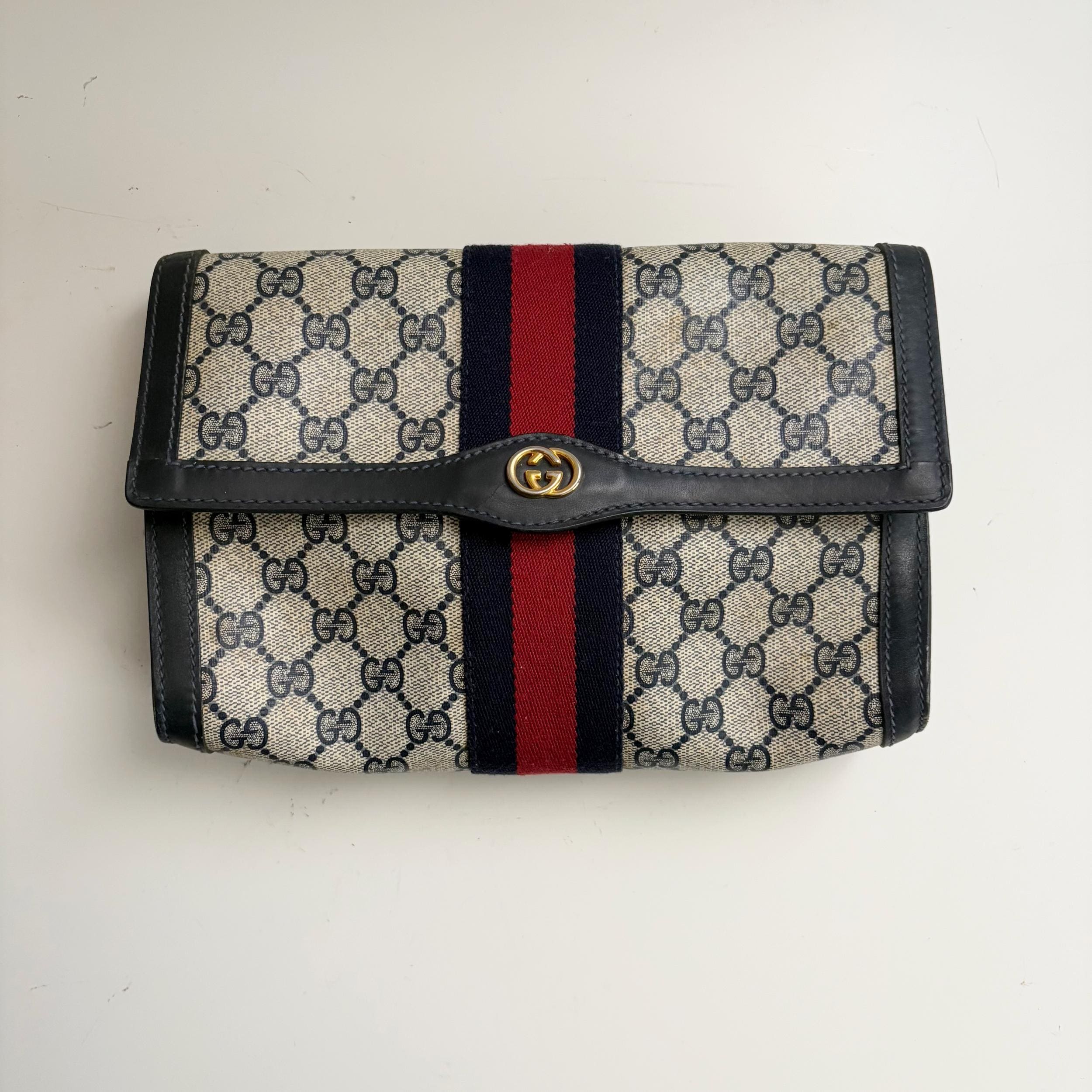 バッグ Vintage Gucci GG pattern clutch bag Vintage Authentic GUCCI PLUS GG Monogram Navy Blue Leather