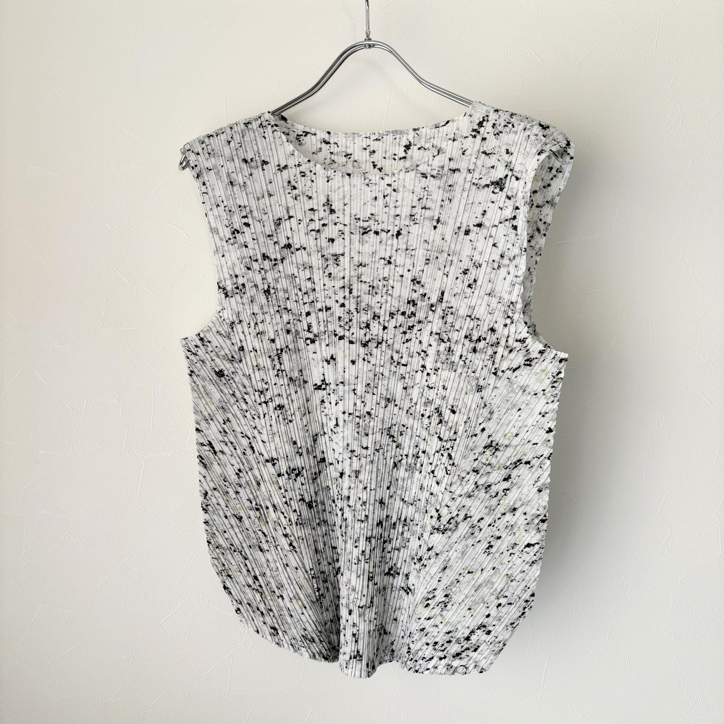 PLEATS PLEASE ISSEY MIYAKE｜SLEEVELESS (PP56JK102-12) Issey Miyake Pleats Please 2003 Pleated tank top - KOT-J