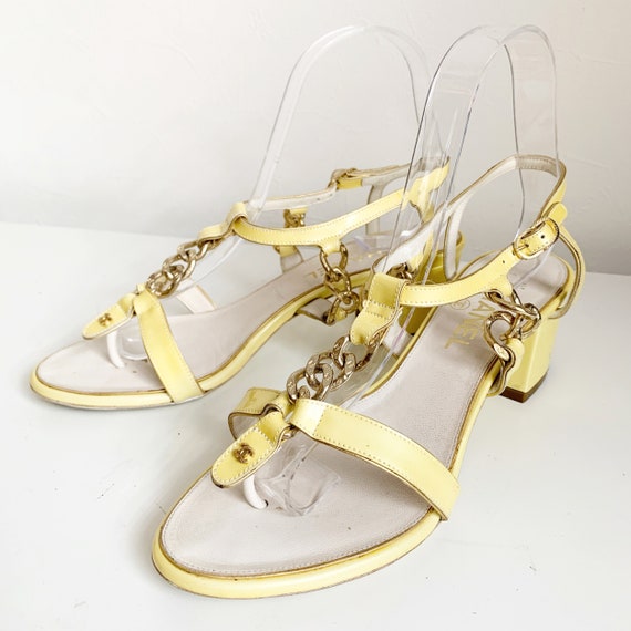 Salvatore Ferragamo Patent Leather Vara Ballet Flats - Size 8 / 38 (SH –  LuxeDH