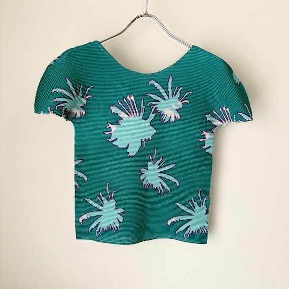 Me ISSEY MIYAKE Graphic Print Pleated Short Sleeve Top - Etsy Canada