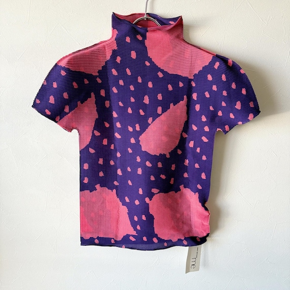 Me ISSEY MIYAKE Art Print Pleated Short Sleeve Top - Etsy