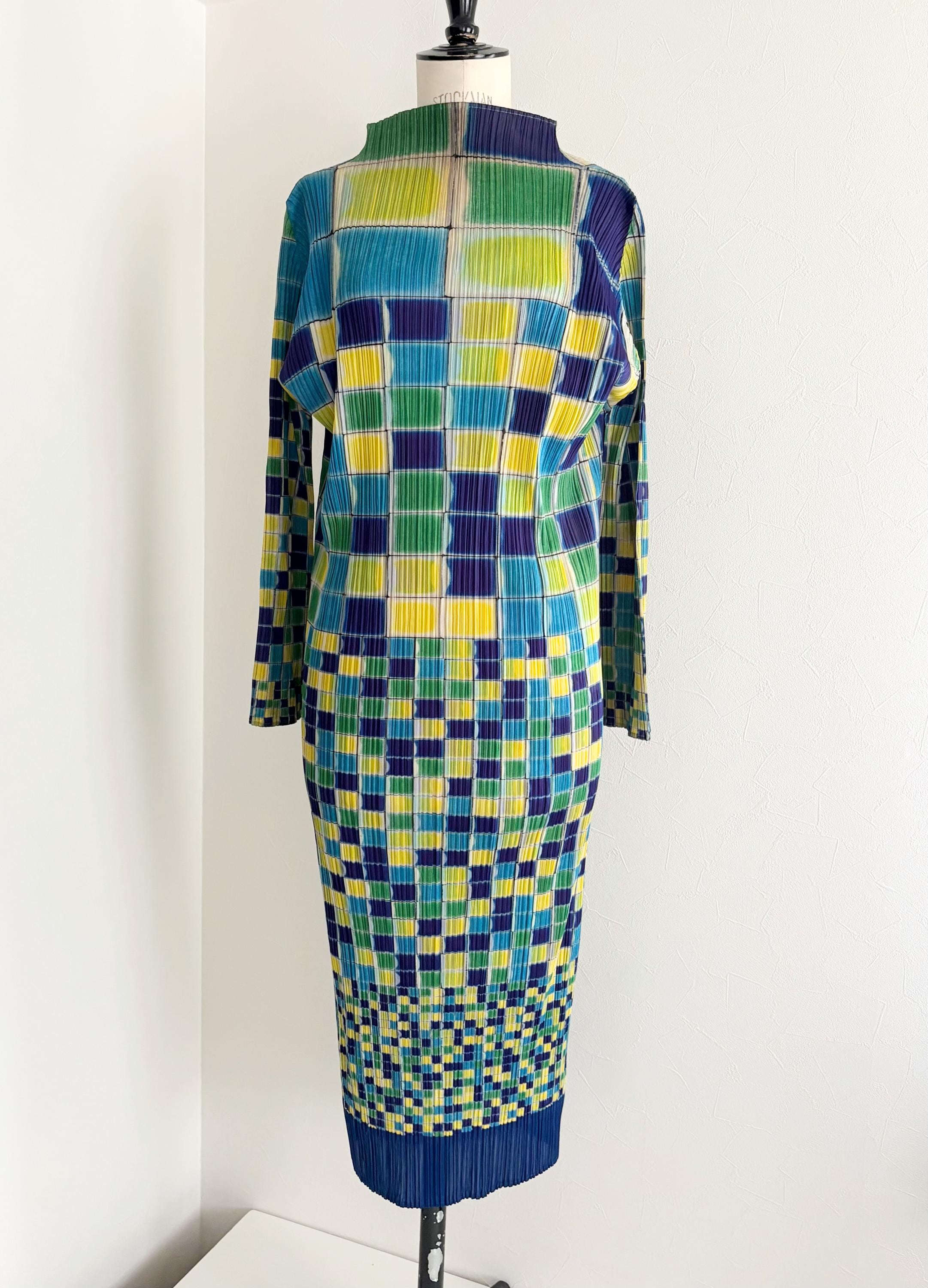 open lace back dress NEW COLORFUL BASICS 4  ISSEY MIYAKE ONLINE STORE