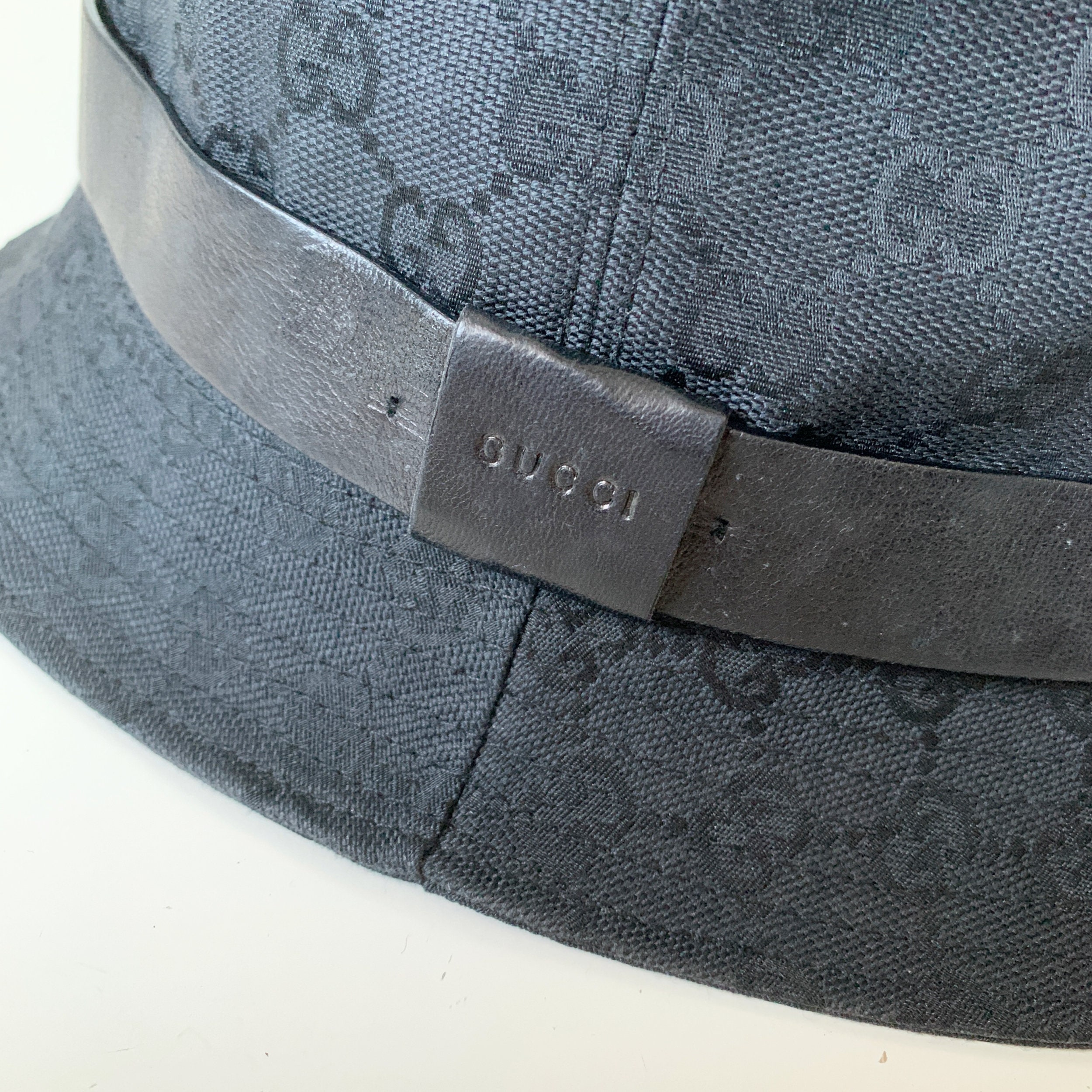 【送料&関税込】Gucci gg Bucket Hat - Unisex GG denim bucket hat in blue and white | GUCCI® US