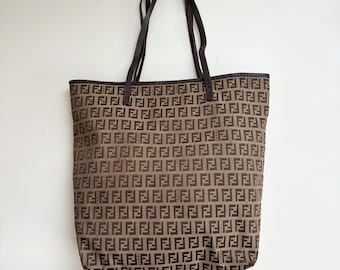 Torebka FENDI w stylu vintage ze wzorem Zucca