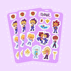 Könnte beinhalten: Ein Set von Yu-Gi-Oh!-Stickern mit verschiedenen Charakteren aus der Anime- und Manga-Serie. Die Sticker sind auf weißem Papier mit glänzendem Finish gedruckt und haben einen violetten Rasterhintergrund. Die Sticker zeigen Charaktere wie Yugi Muto, Kaiba Seto und Joey Wheeler.
