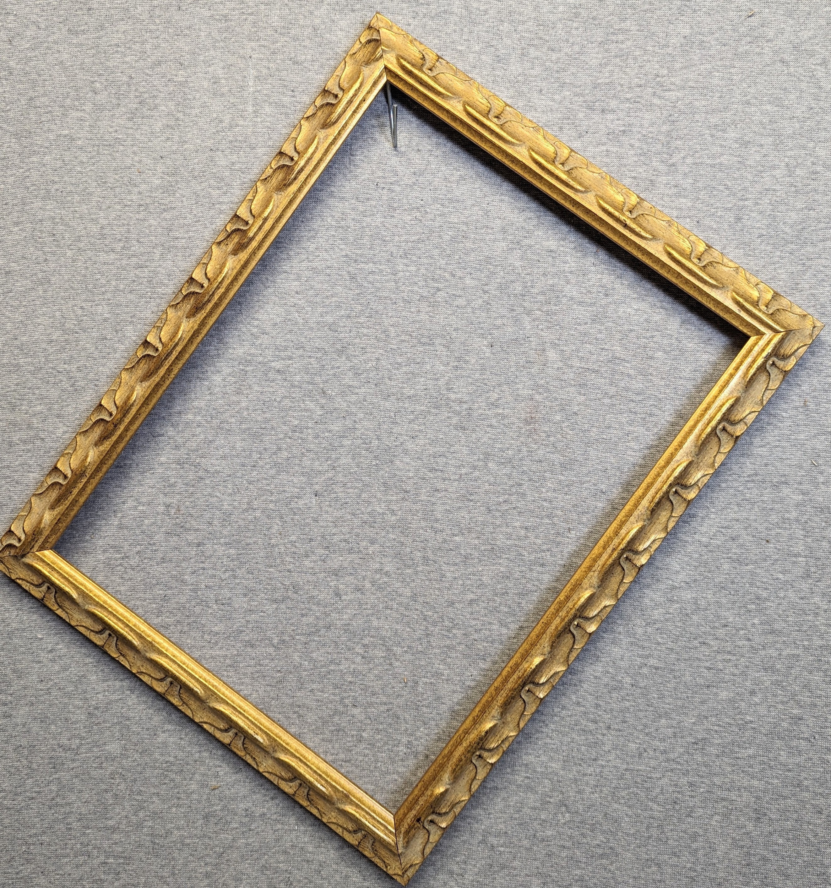 CustomPictureFrames.com 12x16 Canvas Frame Gold Solid Wood Floater Frame  Width 1 Inches | Interior Frame Depth 1 Inches | Oro Contemporary Canvas