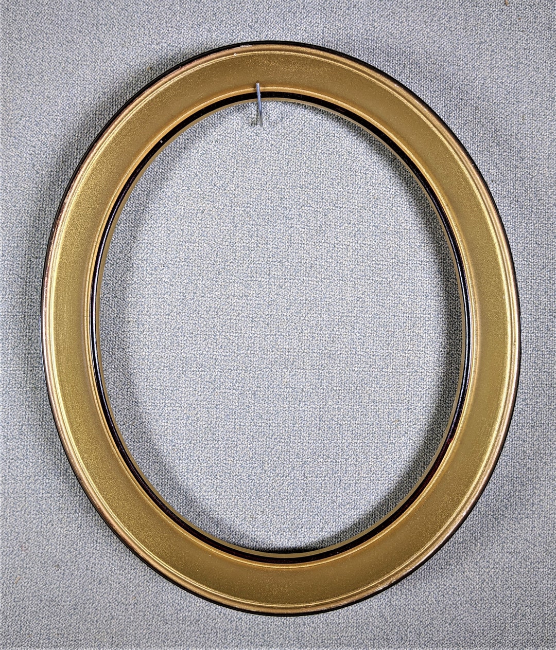 8x10 Oval Frame APPROXIMATE SIZE Vintage Gold With Optional Glass and