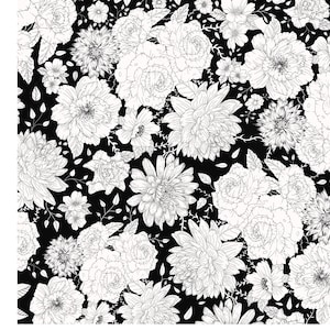 Puede incluir: Dibujo en blanco y negro de un patrón floral con varios tipos de flores, incluyendo rosas, peonías y dalias. Las flores están dispuestas en un patrón repetitivo sobre un fondo negro.