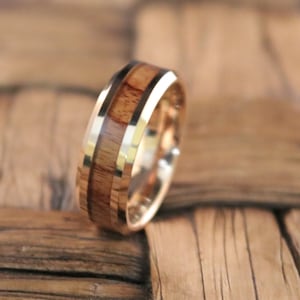 Tungsten Rose Gold, trouwring mannen, Hawaiiaans Koa hout, glanzende afgeschuinde rand, 8mm wolfraamcarbide trouwring