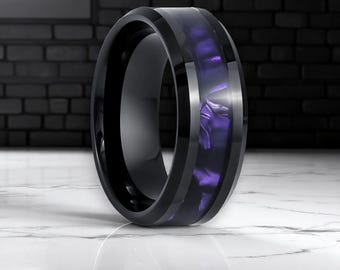 Anel de tungstênio preto de 8 mm com incrustação de opala roxa | Aliança masculina, ajuste confortável, presente exclusivo para ele, gravação gratuita inclusa