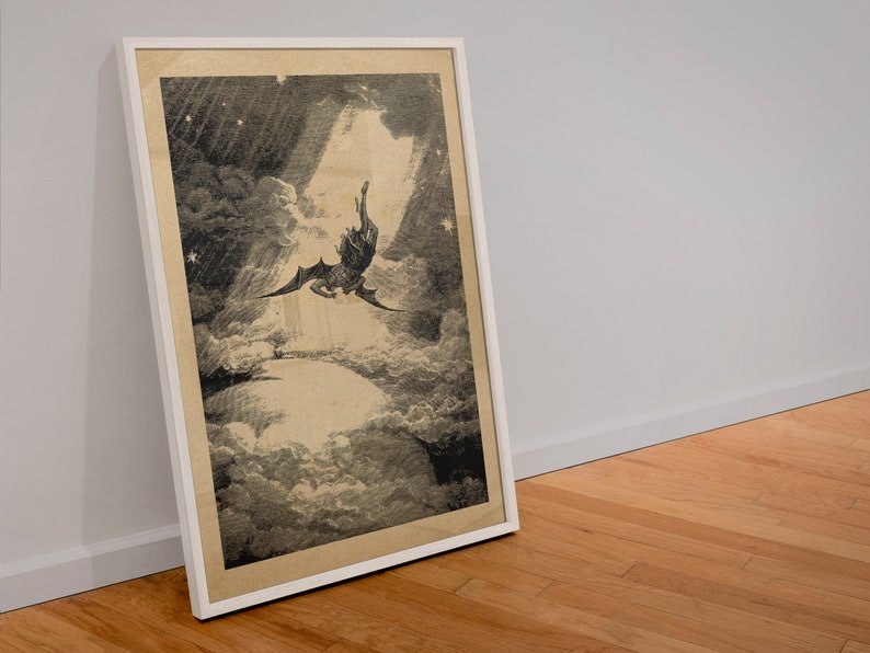 Puede incluir: Obra de arte en blanco y negro enmarcada que representa una figura alada cayendo a trav&eacute;s de las nubes, con un rayo de luz que brilla hacia abajo. La obra de arte est&aacute; en un marco blanco y se apoya contra una pared blanca y un suelo de madera.