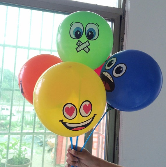 100pcslot Printed Big Eyes Smiley Air Balloon Happy Birthday Party Decoration Ballons Inflatable Latex Balls Kid Toys 476