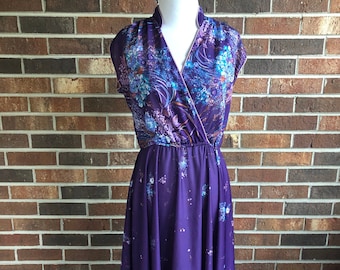 VINTAGE 70s Modest Purple Short Sleeve Floral Dress Mock Neck v neck