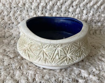 VINTAGE McCoy Mount Clemons 1968 Starburst Matte with Cobalt Interior Glaze Planter 9x4