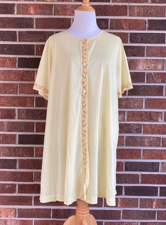 VINTAGE Pale Yellow Lingerie Cover Up Short Robe