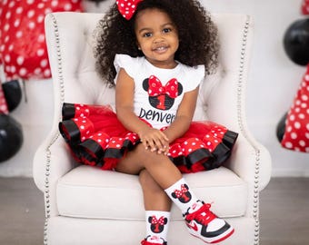 Conjunto de cumpleaños personalizado para niña pequeña en rojo y negro / Conjunto de tutú y camiseta inspirado en Minnie Mouse