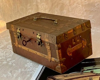 Vintage Old French Tin Box Antique Avertising LU Biscuits Lefevres