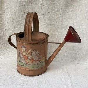 Antique Vtg French 1920-30 Tin Tole LITHO Pink Beach WATERING CAN Child Toy LittleGirl Horse Buoy Striped BeACH Huts SPRiNKLER No Sand Pail