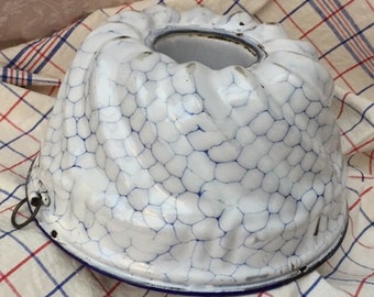 Rare ancienne vaisselle émaillée française KOUGLOF Kougelhopf moule motif fil de poulet brioche traditionnelle alsacienne brioche gâteau ou gelée anglaise
