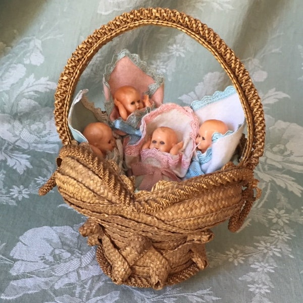 FABULoUS Antique French WICKER BASKET Very Worked Containing 4 BABYDOLLS Possibly an Announcement for QUADRuPLETS Birth Miniature Poupée