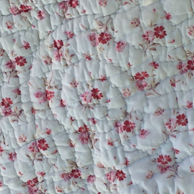 A Dream Very Large 1880 Français Quilt Boutis Bedcoverlet Pink Flowers/Aged White 4 Scalloped Edges 