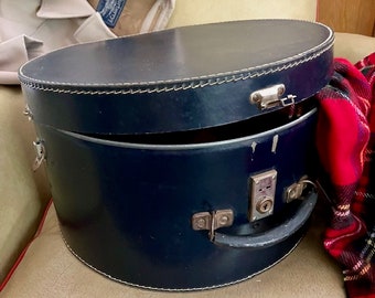Huge Vtg Antique French 1920s Travel HATBOX Hat Box SToRAGE Unit Elegant Navy Blue/GiNGHAM Lining 3 Closures no Key Classy Deco ACCESSoRY