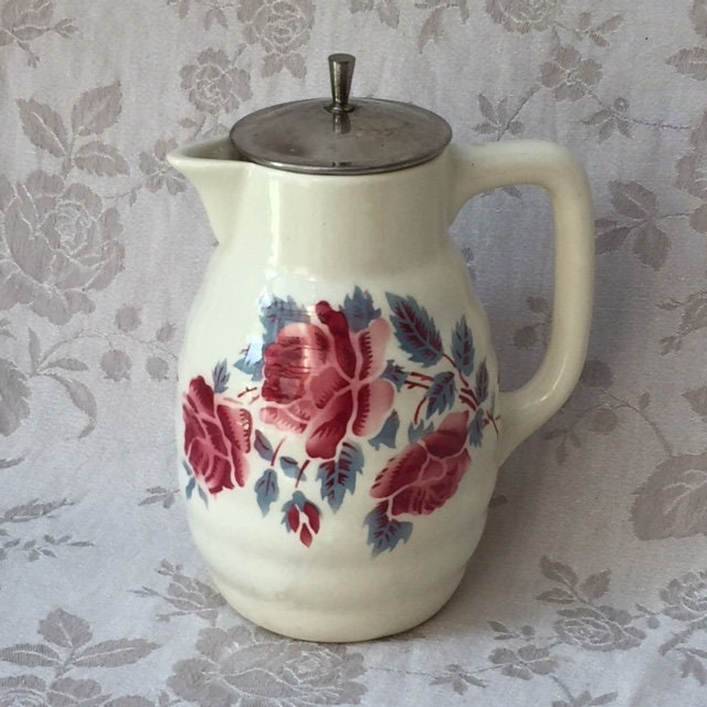 Beautiful Rare Vtg French SToNEWARE Ceramic PITCHER 投手 Pink ROSES Pierced Lid for Milk Tea or Tisane ELIANE Sarreguemines France Collection