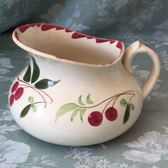 Old Country Chic Old Français Grigny Ceramic Pitcher Cerises Feuilles 1910 Broc de Toilette Ancien ?