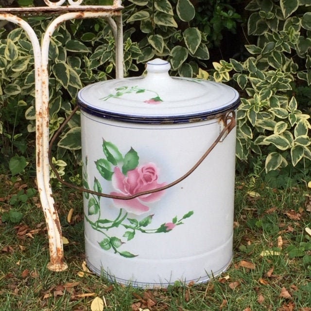 Impressionnant Vtg 1920 Old Français Enamelware Grand Seau/Couvert Blanc W. Rose Roses Décor Métalli