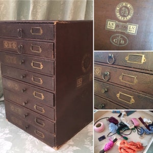 Magnifique vieille classe française L.V. PARIS C. B. Cheval bobine de fil ARMOIRE 8 tiroirs Présentoir MAGASIN DE PAYS COUTURE Mercerie MERCERiE COUTURE