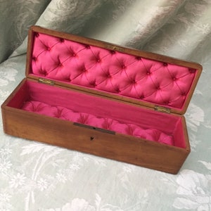 Fabulous 19th cent. French NAPOLEON 3rd VICTORiAN GLoVE BOX RoseWood Goldfinch and SWALLoW Indian Pink Padded SILK Souvenir Spa Treatment