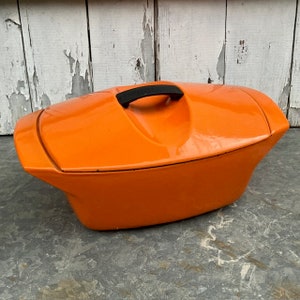 Love it ! Iconic 70s COCOTTE LE CREUSET CoQUELLE Oval Orange  by Raymond LOEwY Size 35 Vtge French COUNTRyFARM Kitchen Collection /Use /GiFT