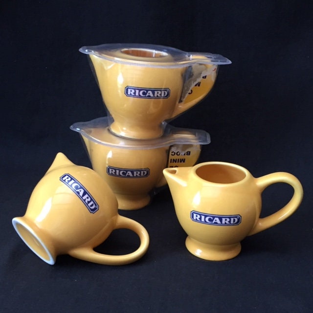 Fabuleux Lot 4 Vintage Français Individuel Ricard Pitchers Jaune Vif Céramique Provence Bistro Café 